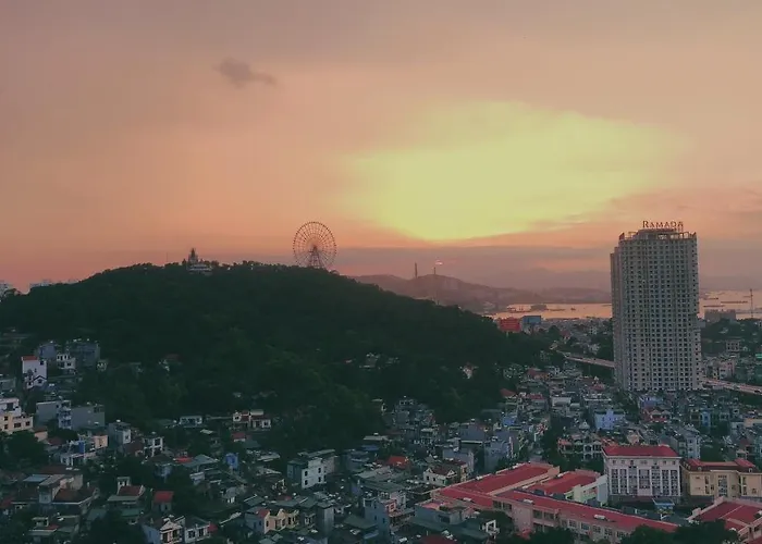 Mon Hạ Long